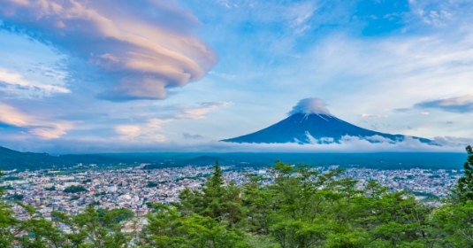 「吊るし雲（つるしぐも）」